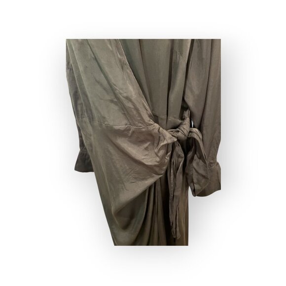 H&M satin like wrap dress - Picture 2 of 8